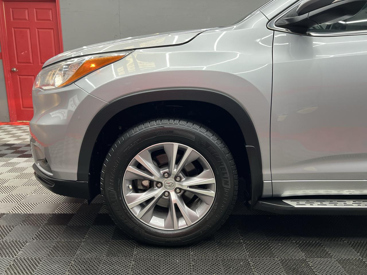 Toyota Highlander XLE FWD V6 2015