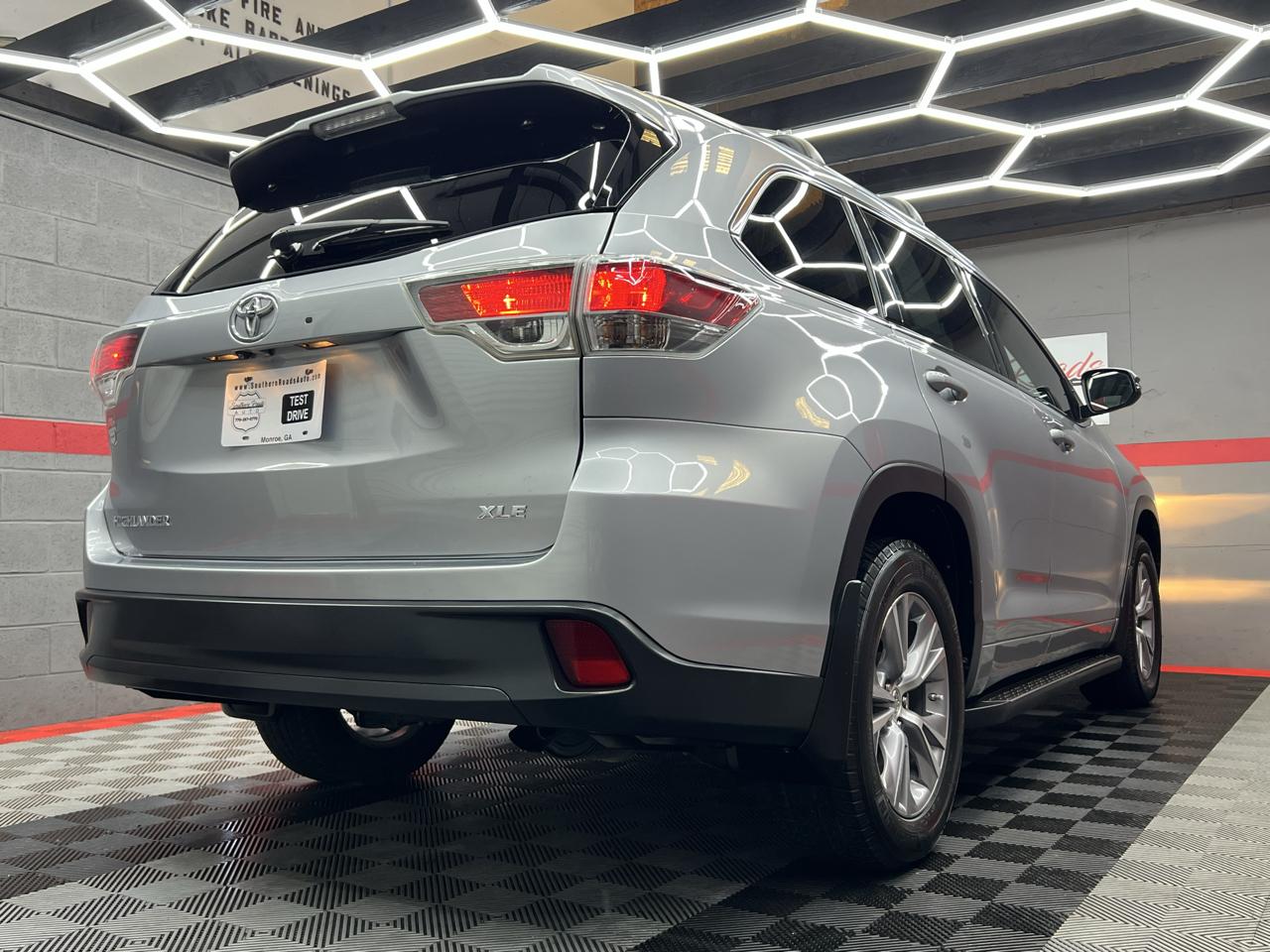 Toyota Highlander XLE FWD V6 2015