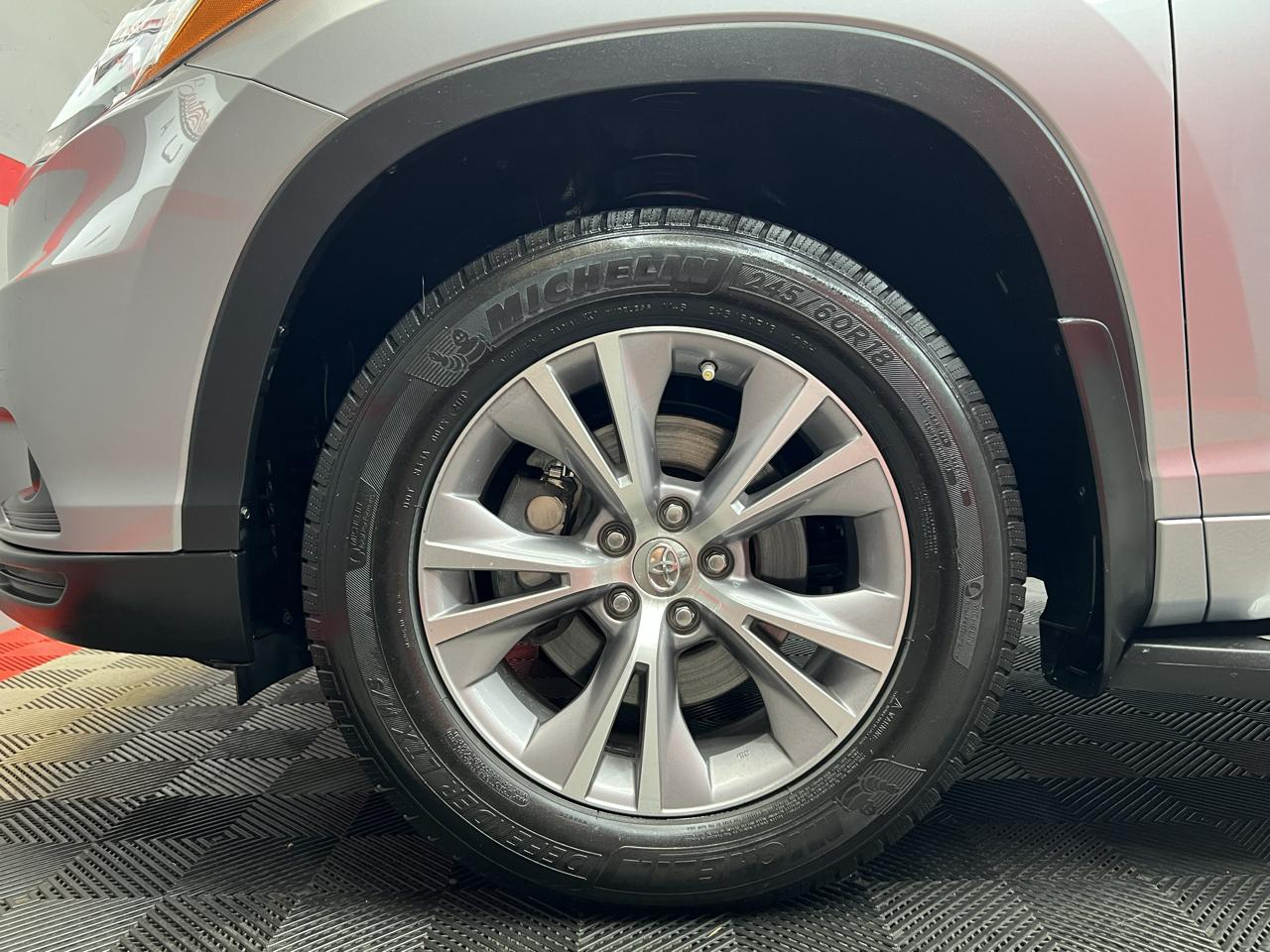 Toyota Highlander XLE FWD V6 2015