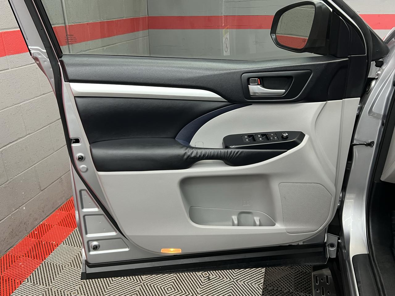 Toyota Highlander XLE FWD V6 2015
