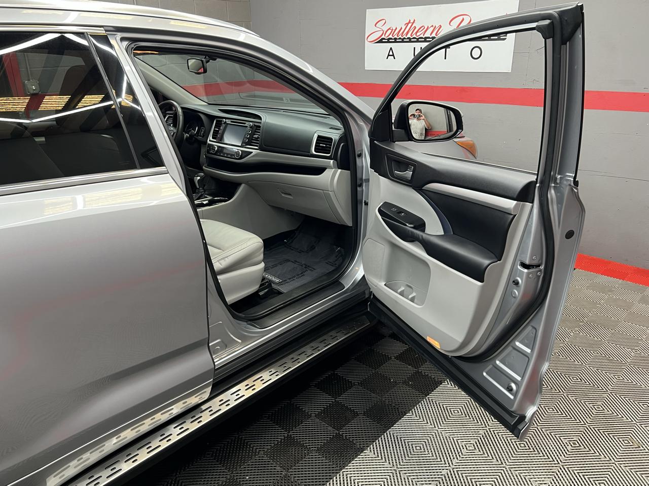 Toyota Highlander XLE FWD V6 2015