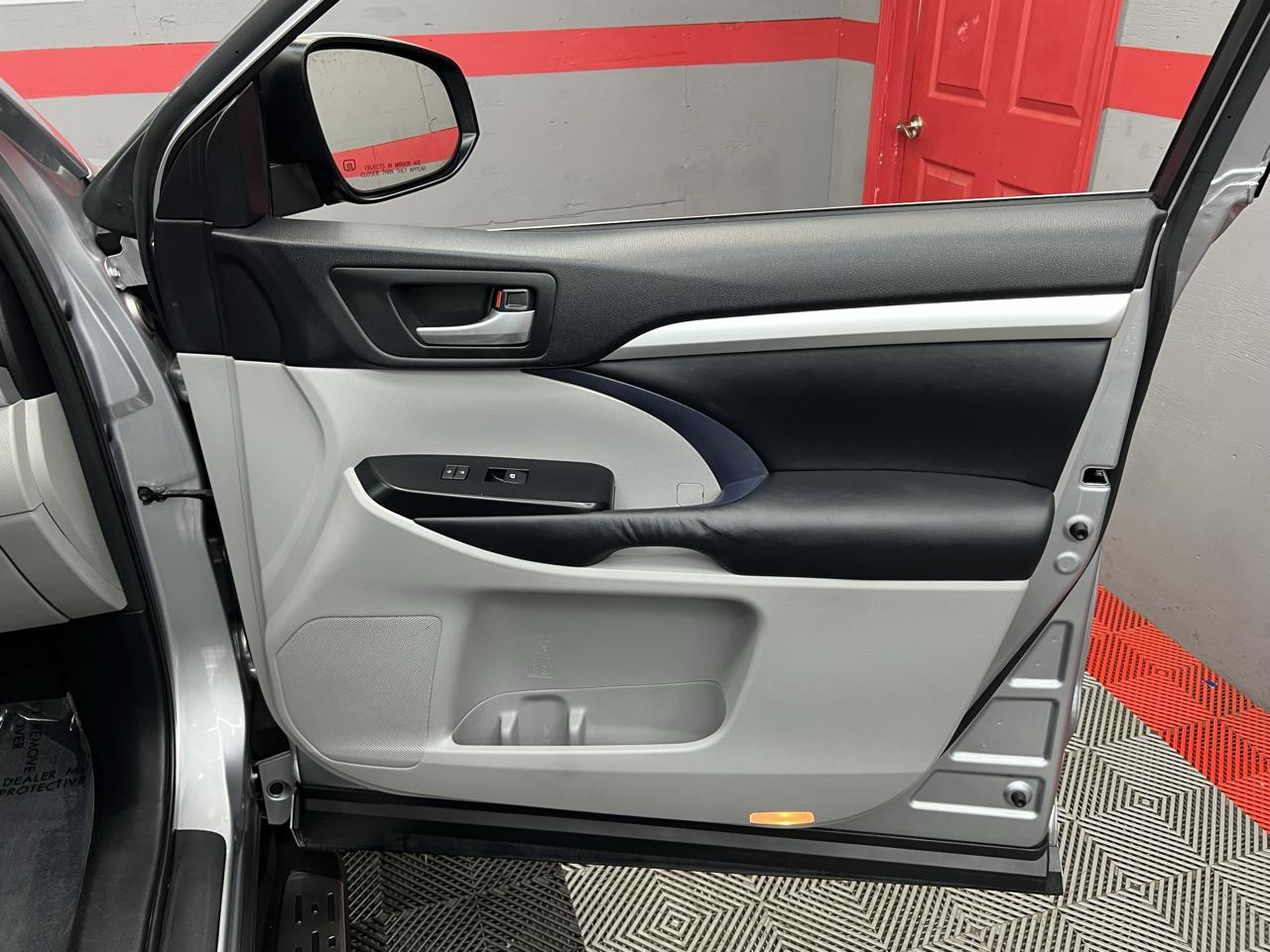 Toyota Highlander XLE FWD V6 2015