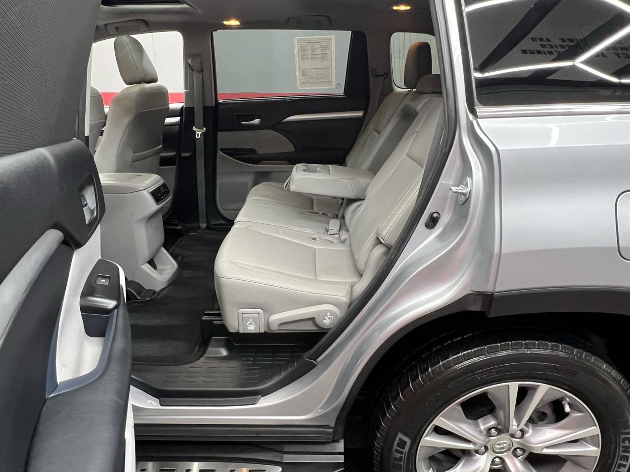 Toyota Highlander XLE FWD V6 2015
