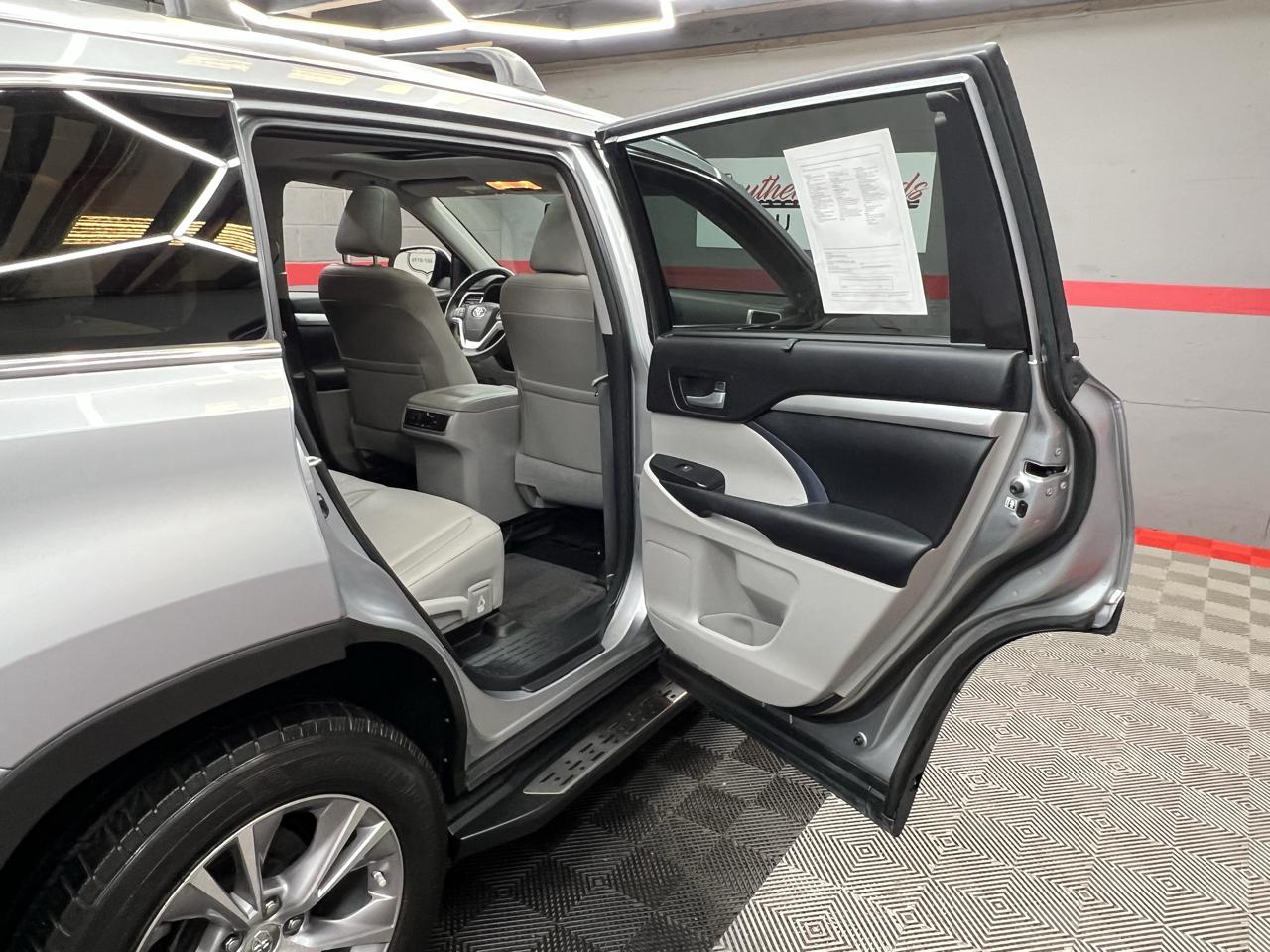 Toyota Highlander XLE FWD V6 2015