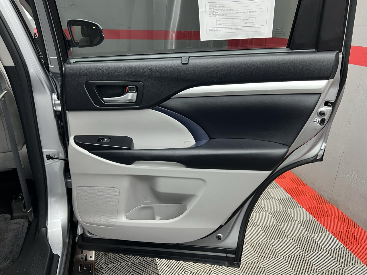 Toyota Highlander XLE FWD V6 2015