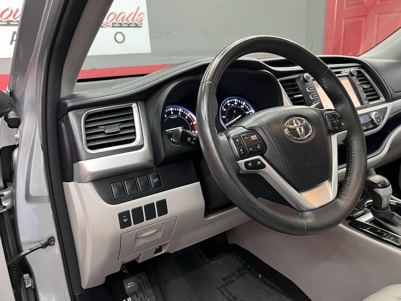 Toyota Highlander XLE FWD V6 2015
