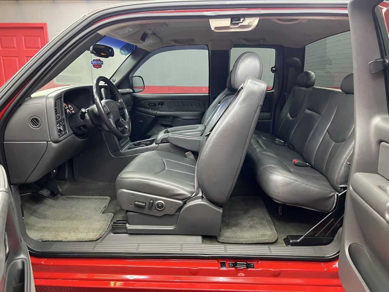 Chevrolet Silverado 1500 SS Ext. Cab Short Bed AWD 2003