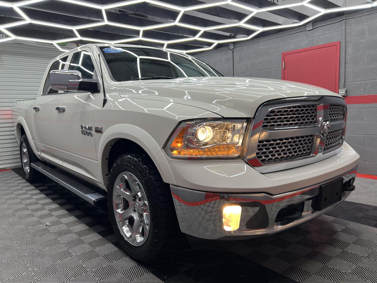 RAM 1500 Laramie Crew Cab SWB 4WD 2017