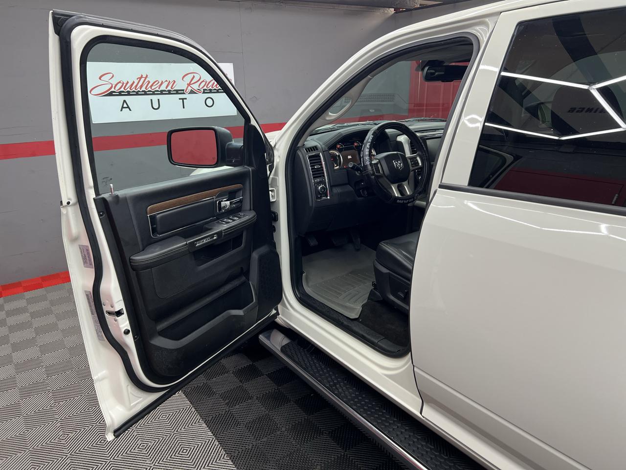 RAM 1500 Laramie Crew Cab SWB 4WD 2017