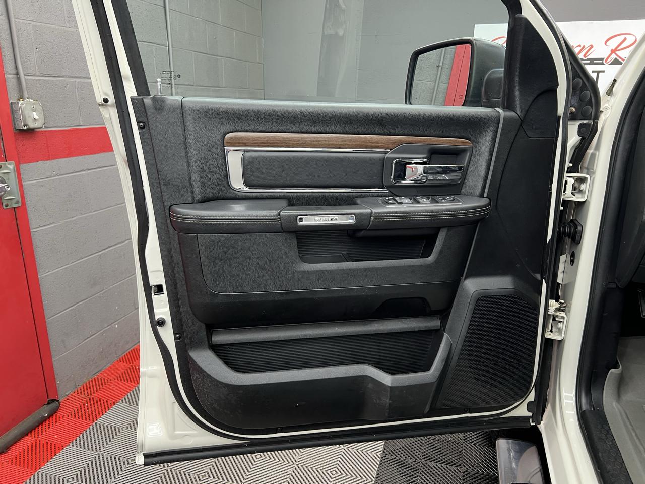 RAM 1500 Laramie Crew Cab SWB 4WD 2017