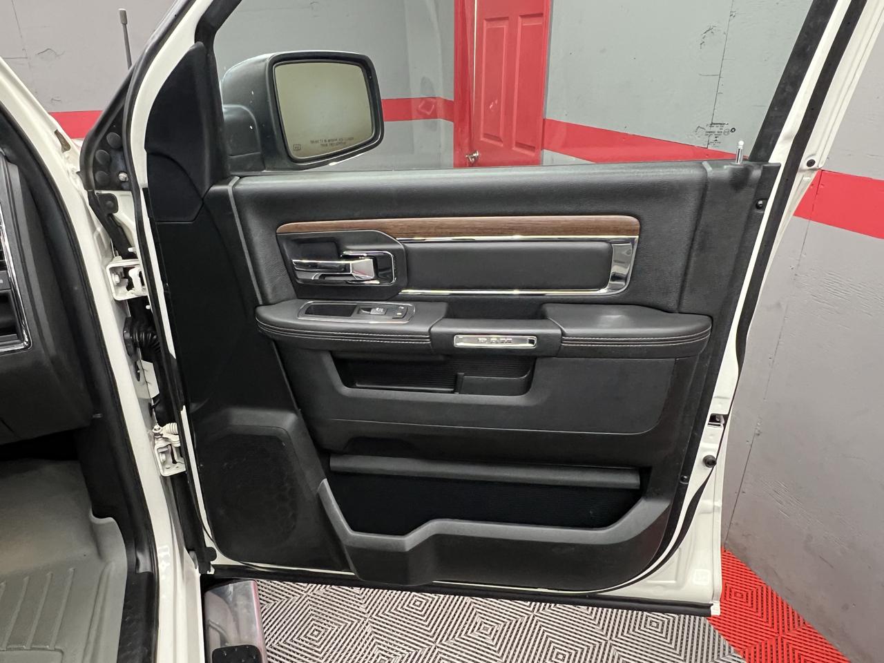 RAM 1500 Laramie Crew Cab SWB 4WD 2017