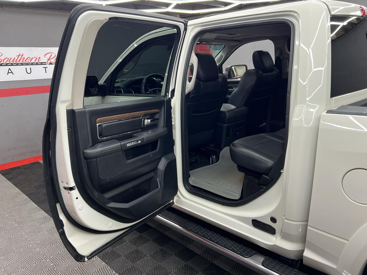 RAM 1500 Laramie Crew Cab SWB 4WD 2017