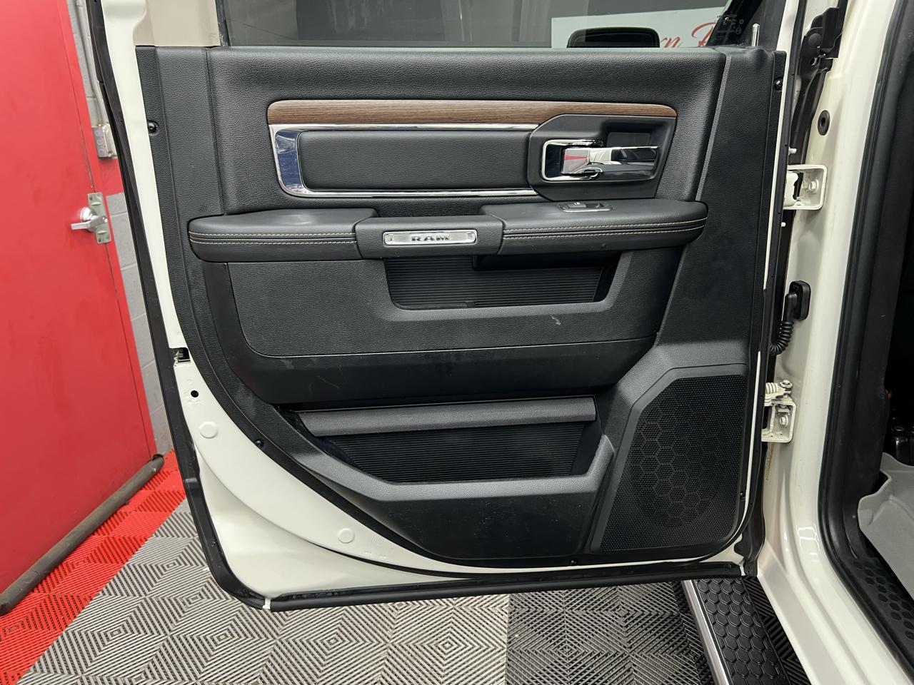 RAM 1500 Laramie Crew Cab SWB 4WD 2017