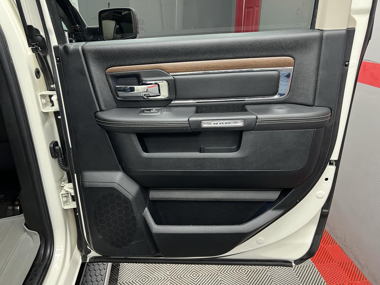 RAM 1500 Laramie Crew Cab SWB 4WD 2017