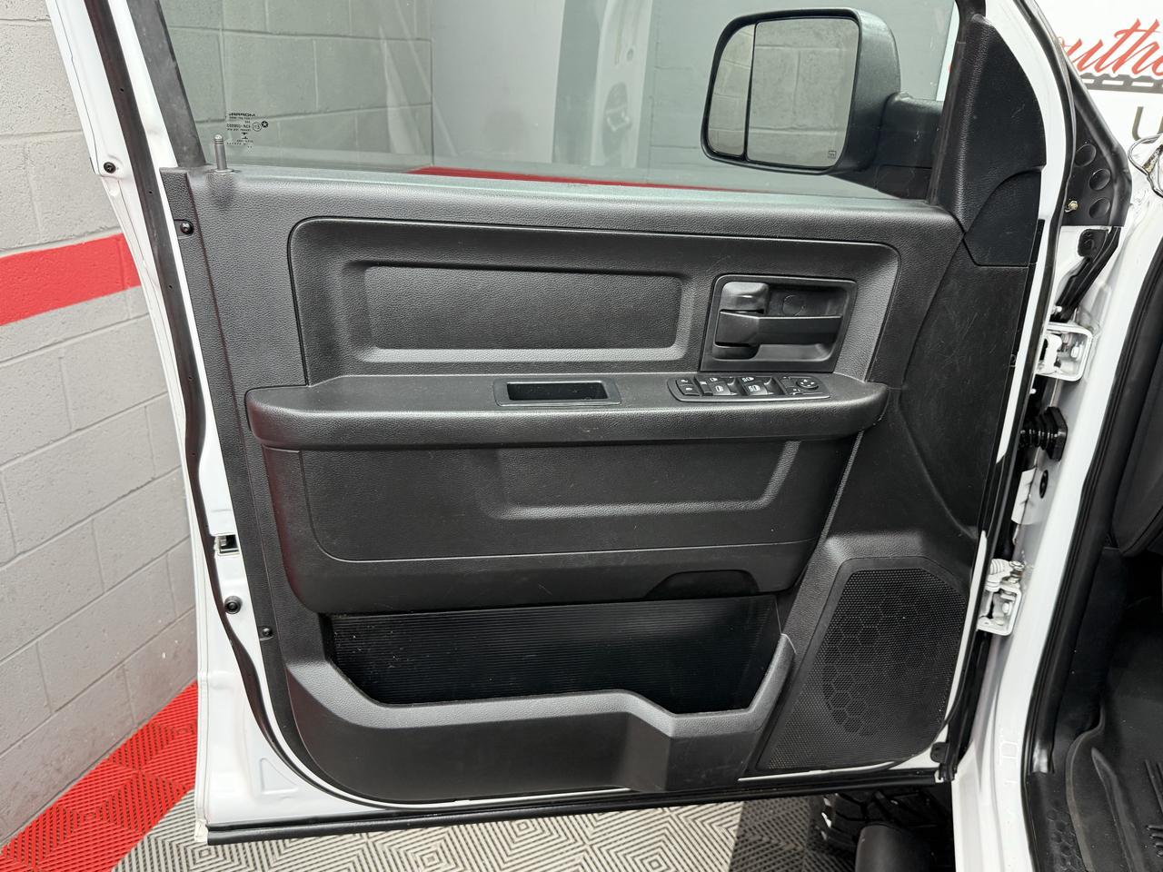 RAM 2500 Tradesman Crew Cab SWB 4WD 2017