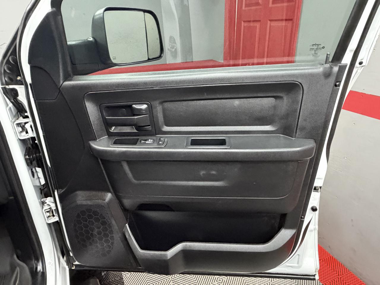 RAM 2500 Tradesman Crew Cab SWB 4WD 2017