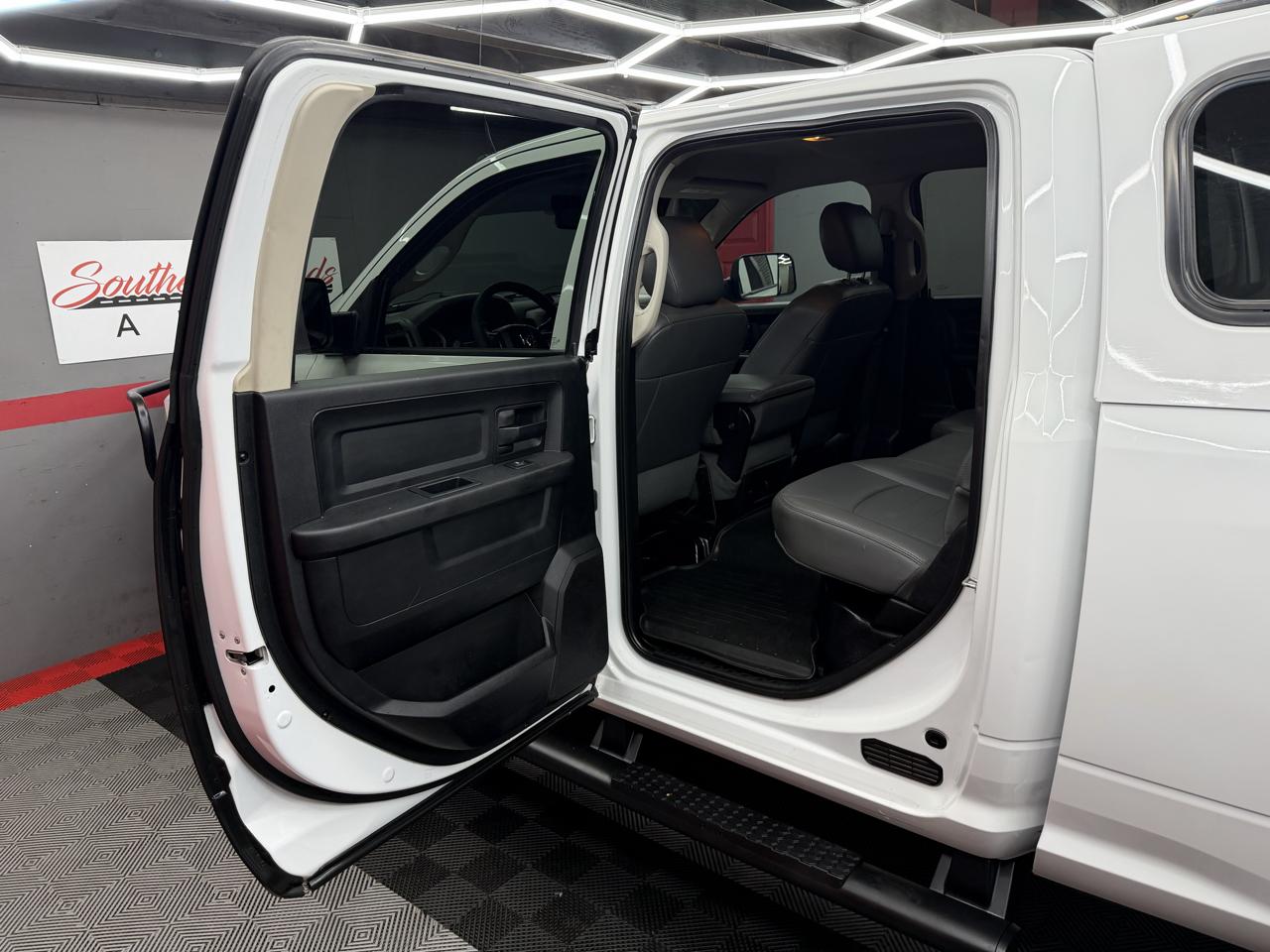RAM 2500 Tradesman Crew Cab SWB 4WD 2017
