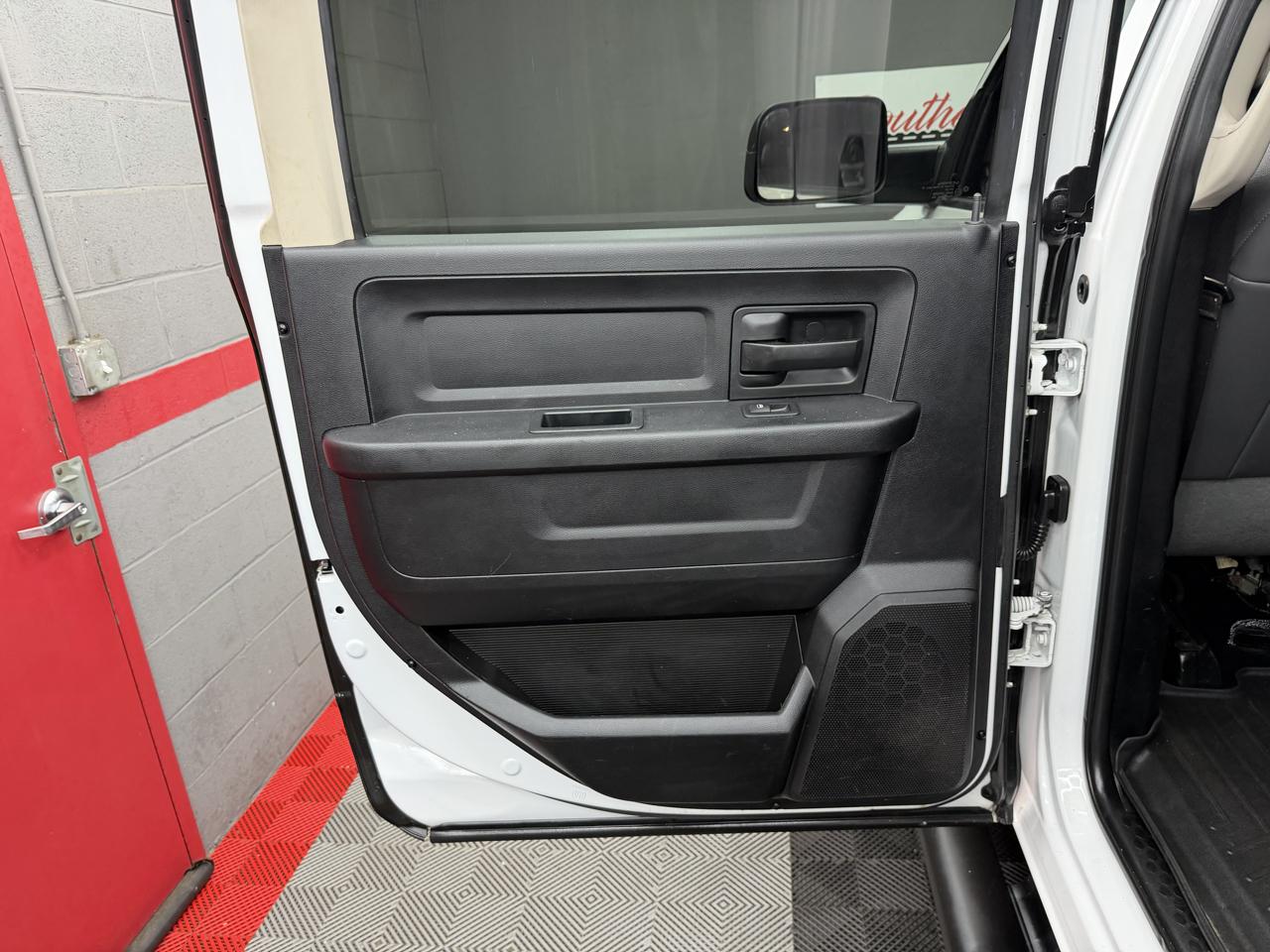 RAM 2500 Tradesman Crew Cab SWB 4WD 2017