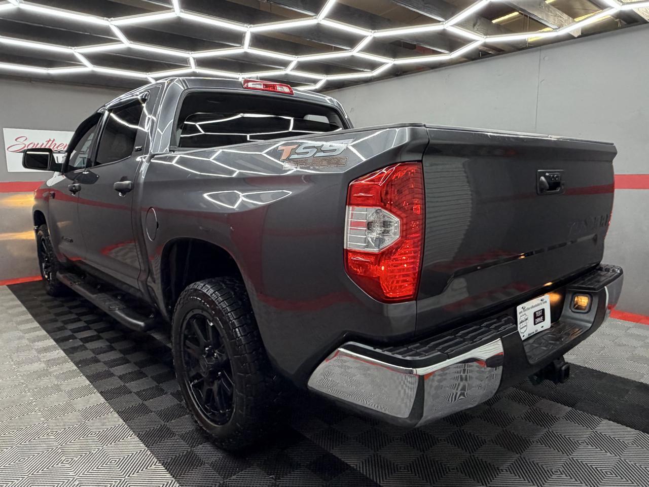 Toyota Tundra SR5 5.7L V8 CrewMax 4WD 2021