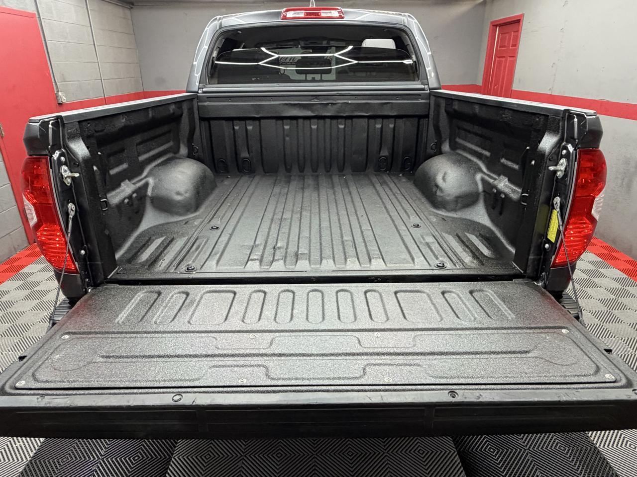 Toyota Tundra SR5 5.7L V8 CrewMax 4WD 2021