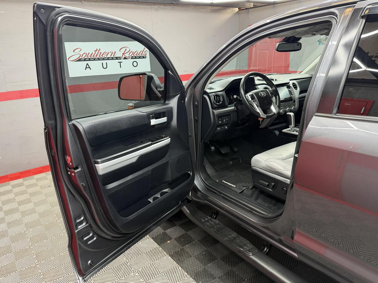 Toyota Tundra SR5 5.7L V8 CrewMax 4WD 2021