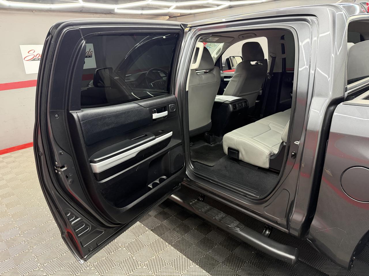 Toyota Tundra SR5 5.7L V8 CrewMax 4WD 2021