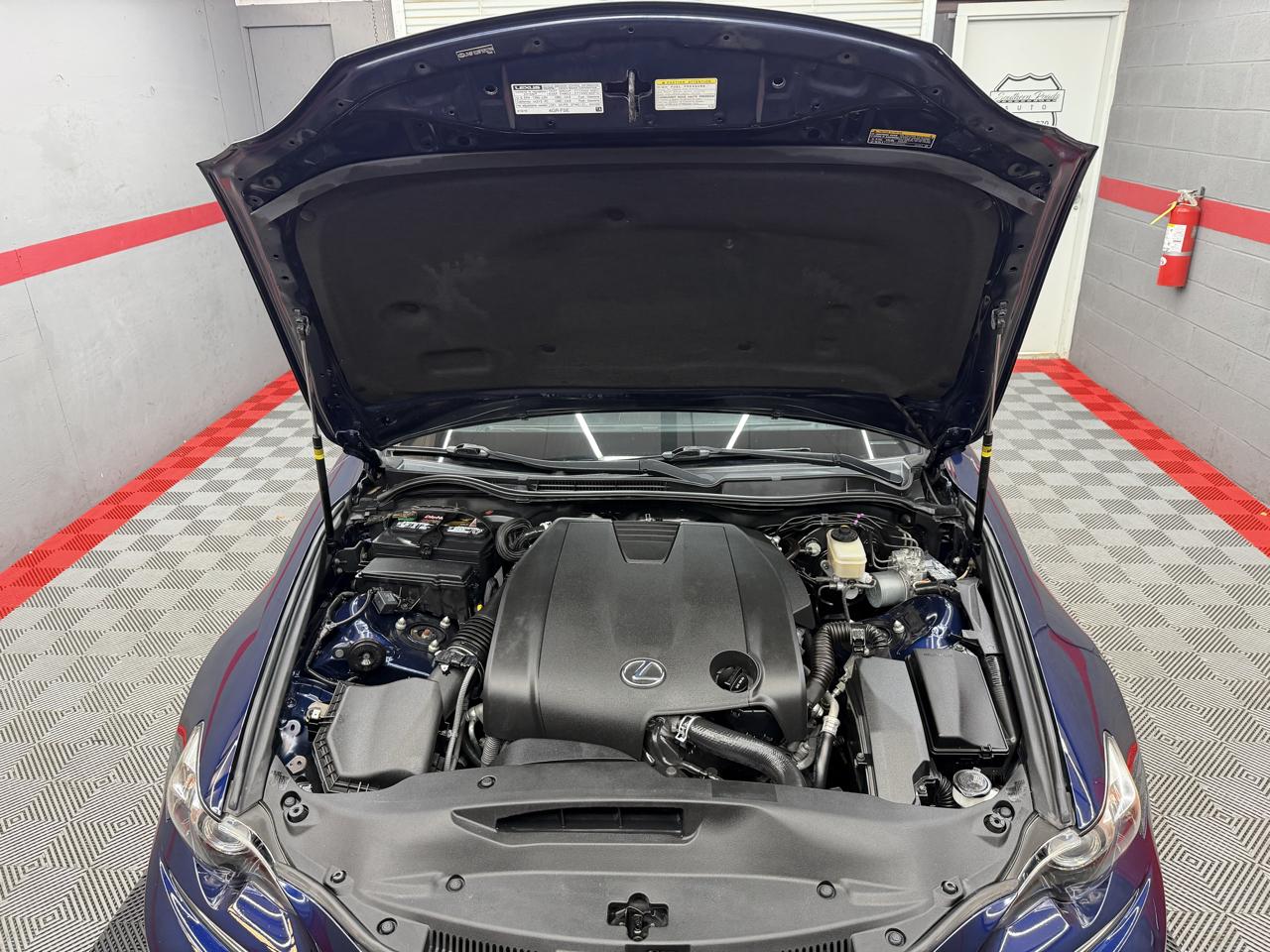 Lexus IS 250 4D Sedan 2015