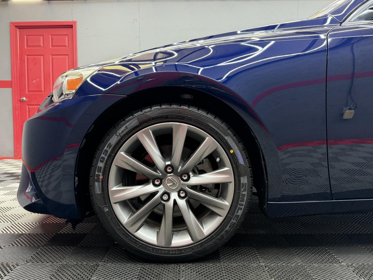 Lexus IS 250 4D Sedan 2015