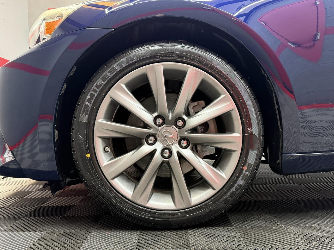Lexus IS 250 4D Sedan 2015