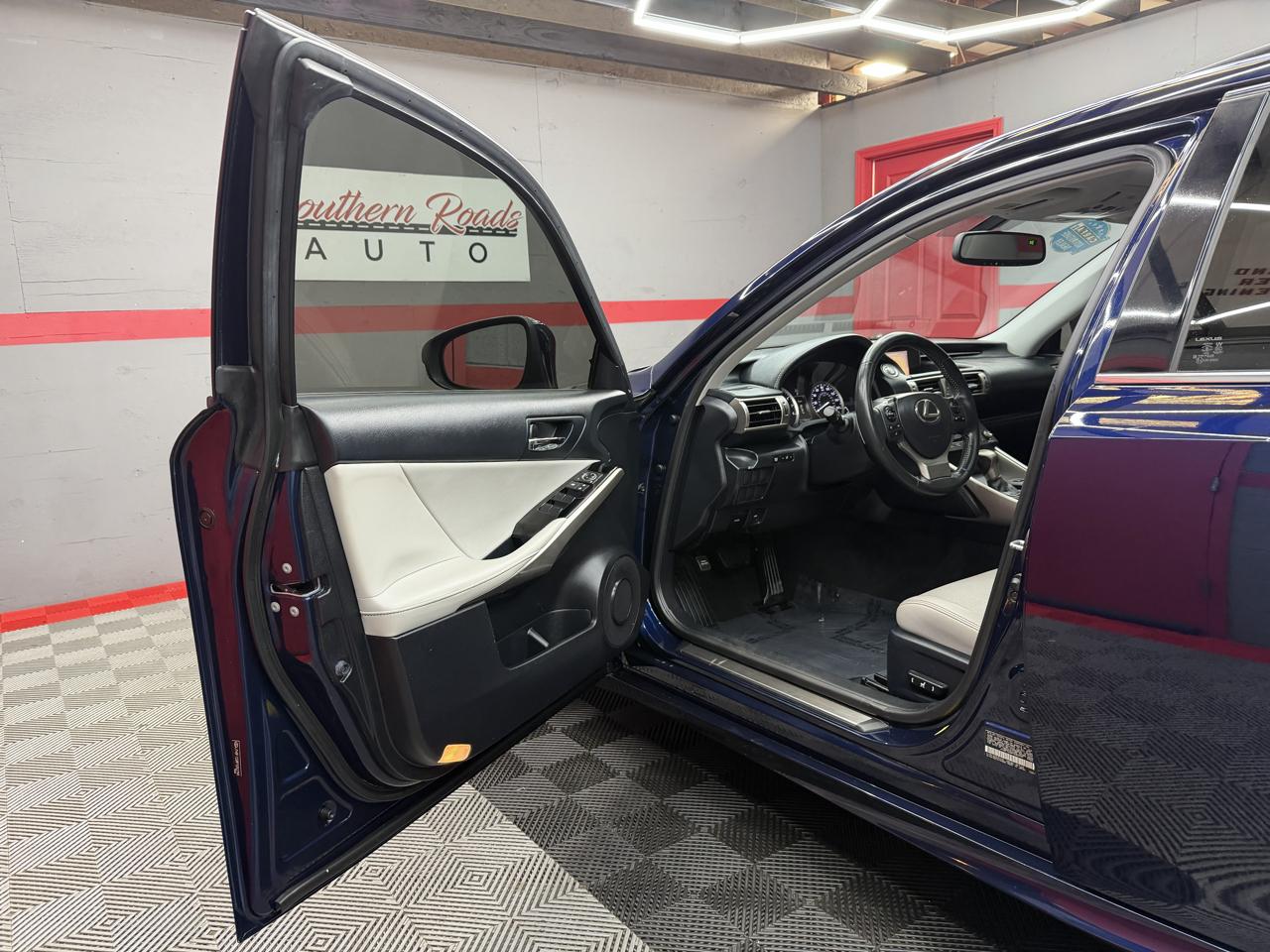 Lexus IS 250 4D Sedan 2015