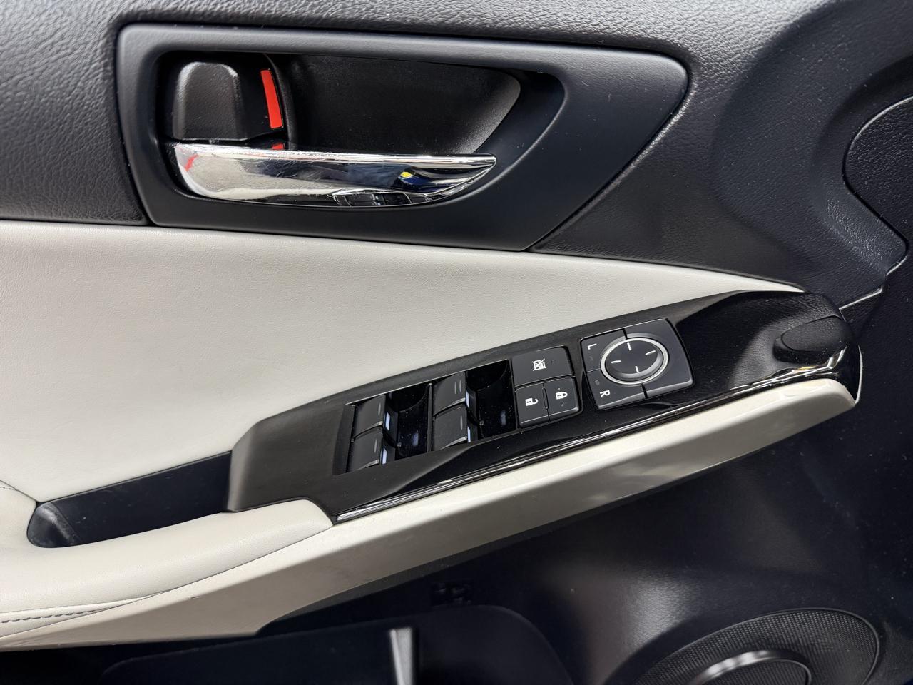 Lexus IS 250 4D Sedan 2015