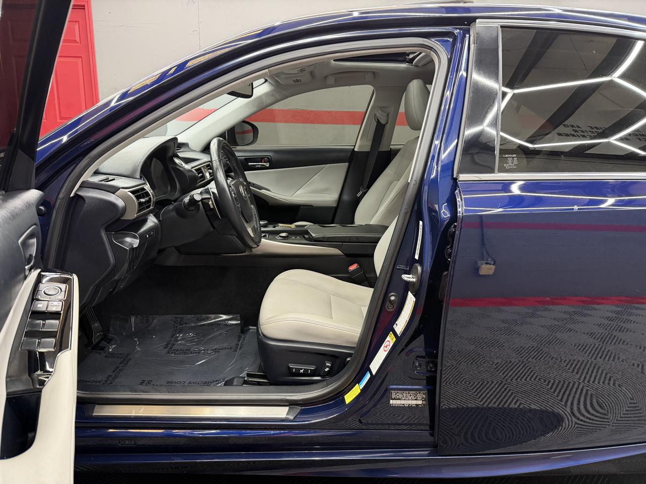 Lexus IS 250 4D Sedan 2015