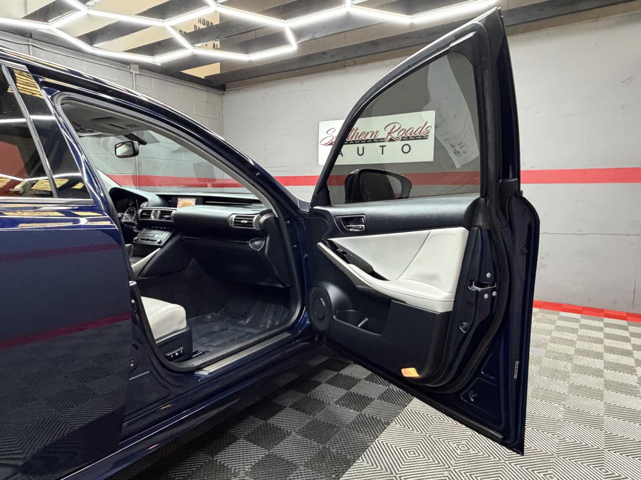 Lexus IS 250 4D Sedan 2015
