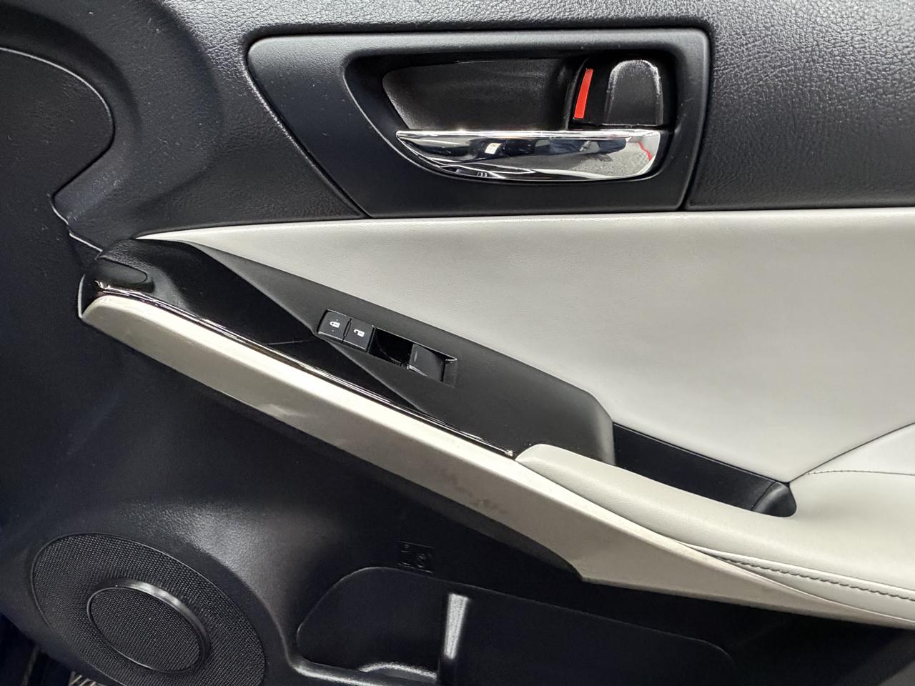 Lexus IS 250 4D Sedan 2015