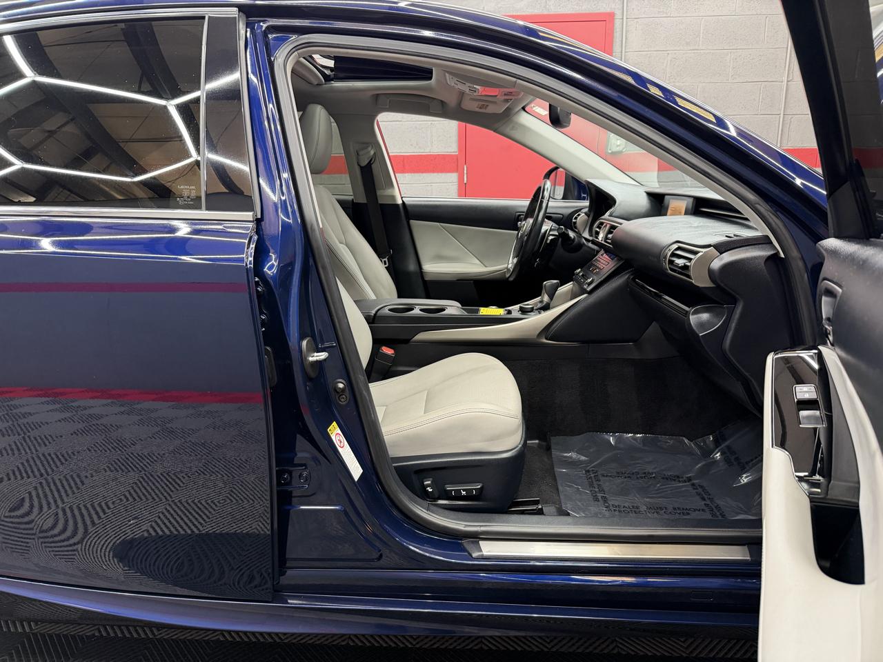 Lexus IS 250 4D Sedan 2015