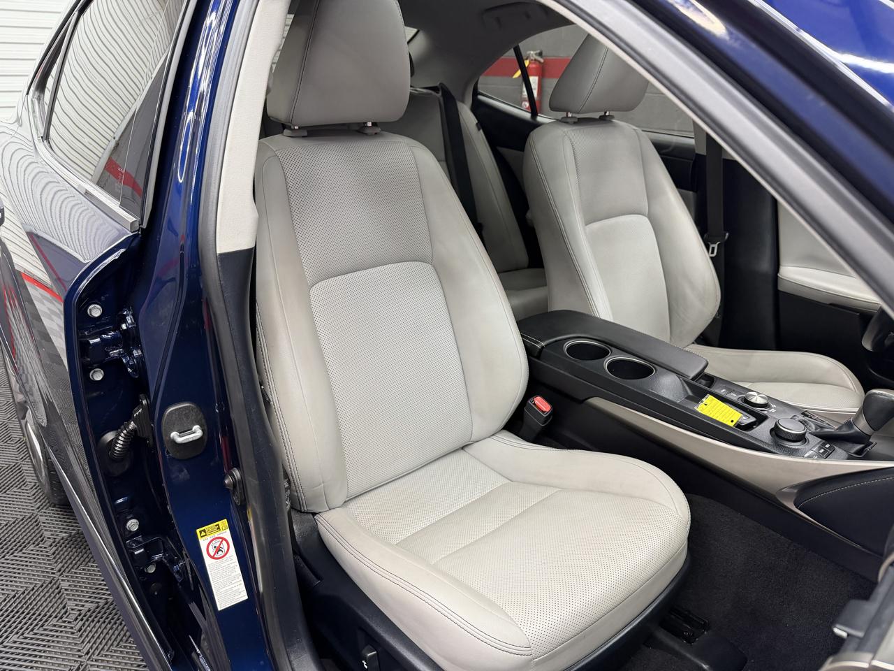 Lexus IS 250 4D Sedan 2015