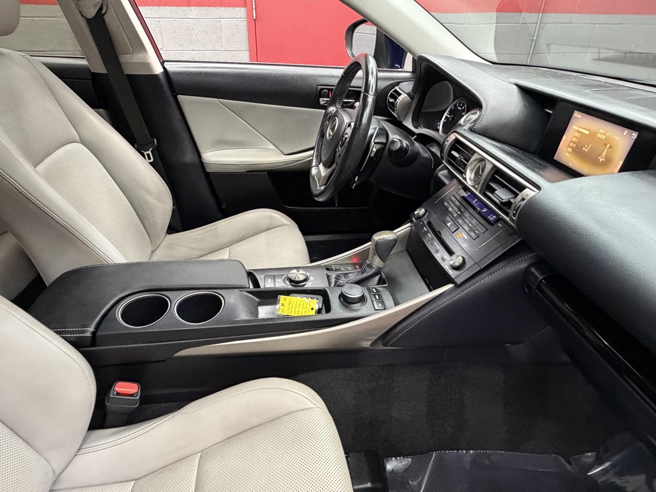 Lexus IS 250 4D Sedan 2015