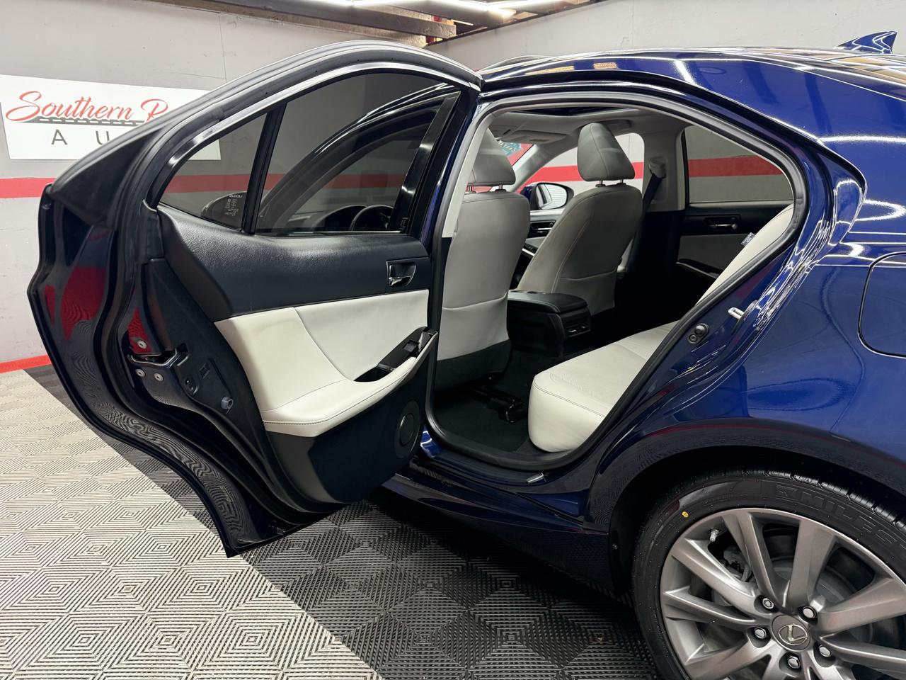 Lexus IS 250 4D Sedan 2015
