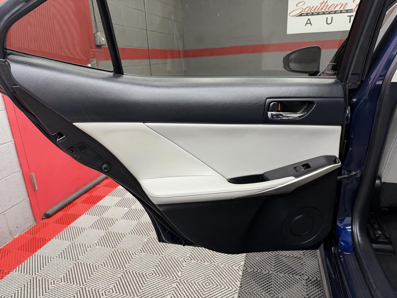 Lexus IS 250 4D Sedan 2015