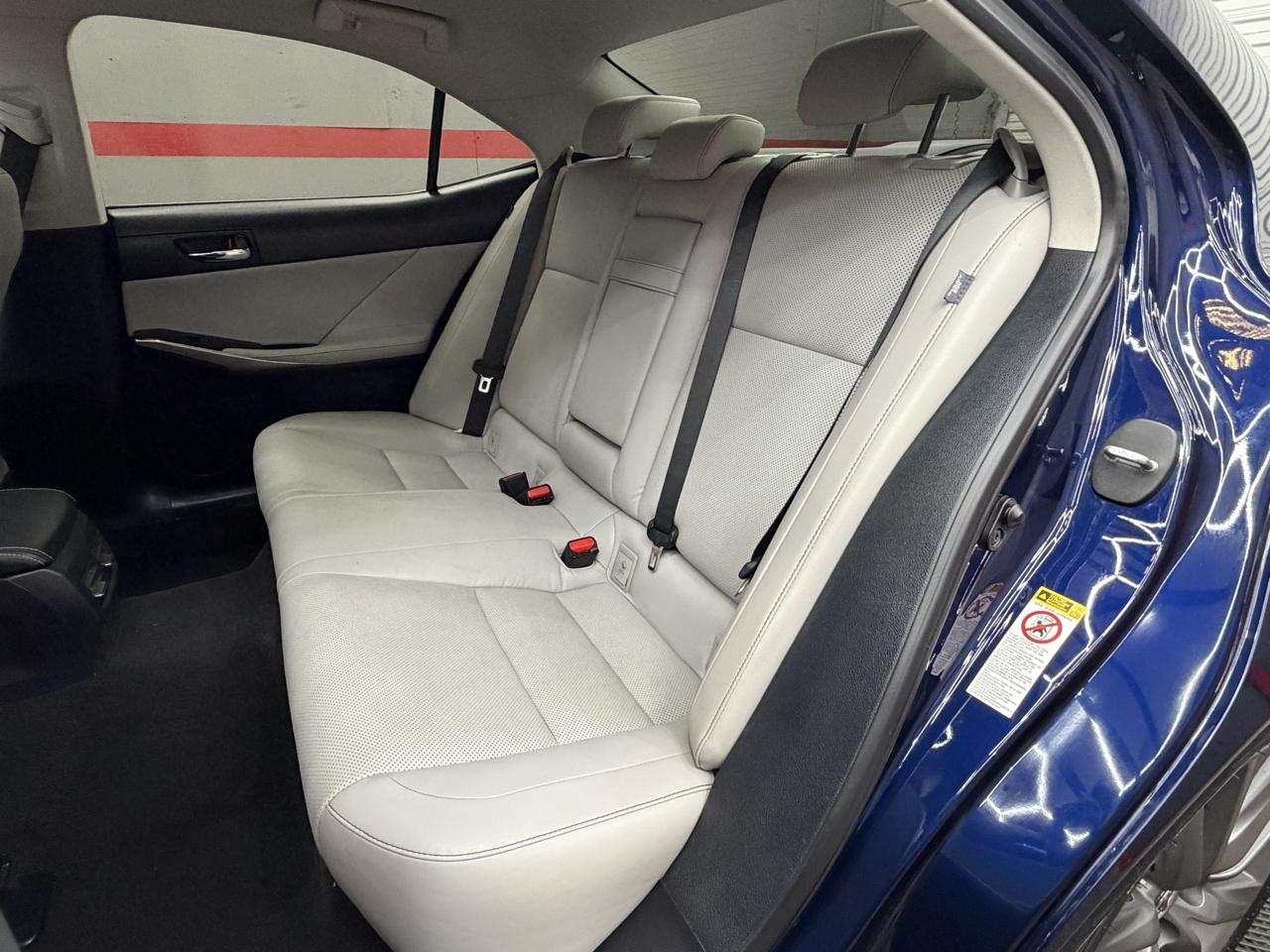 Lexus IS 250 4D Sedan 2015