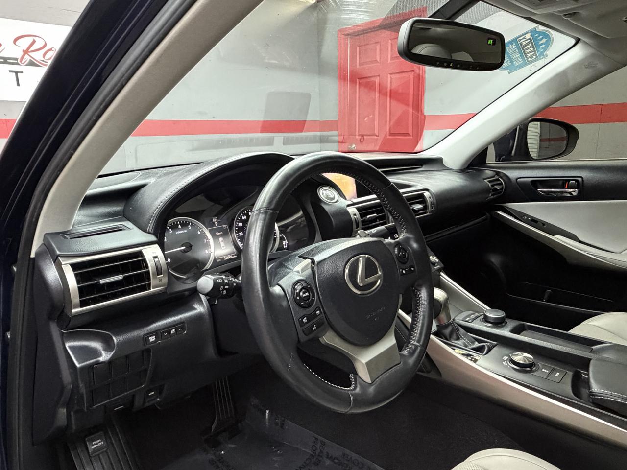 Lexus IS 250 4D Sedan 2015