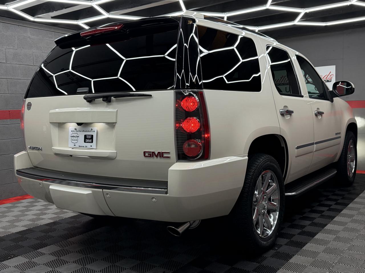 GMC Yukon Denali 2WD 2013