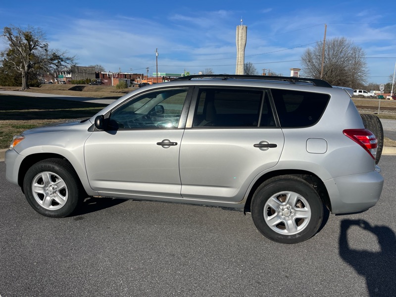 Toyota RAV4 Base I4 2WD 2010