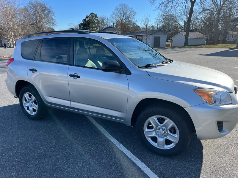 Toyota RAV4 Base I4 2WD 2010