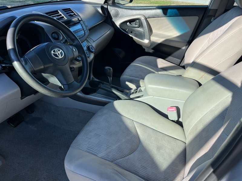 Toyota RAV4 Base I4 2WD 2010