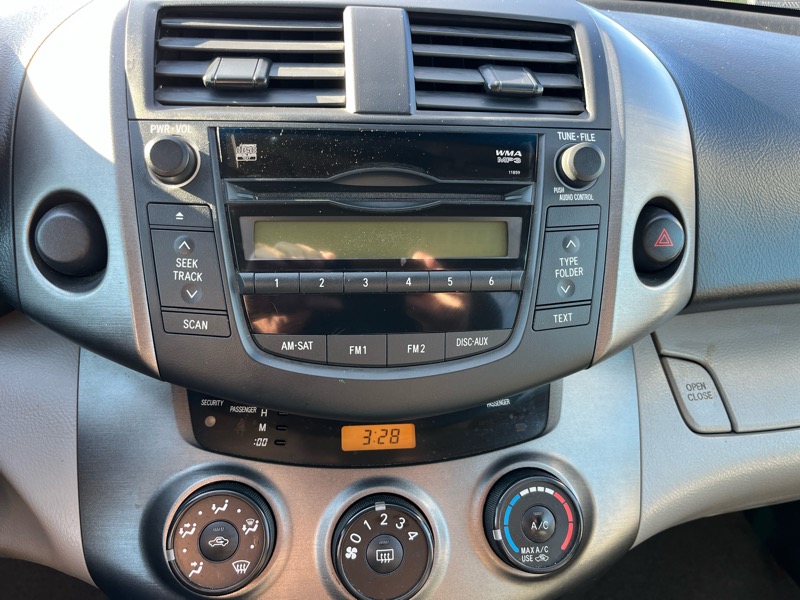 Toyota RAV4 Base I4 2WD 2010