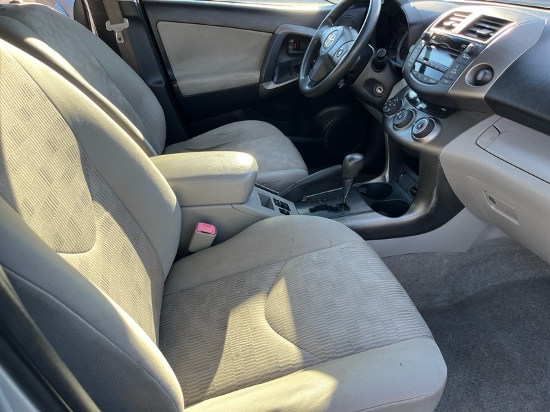 Toyota RAV4 Base I4 2WD 2010