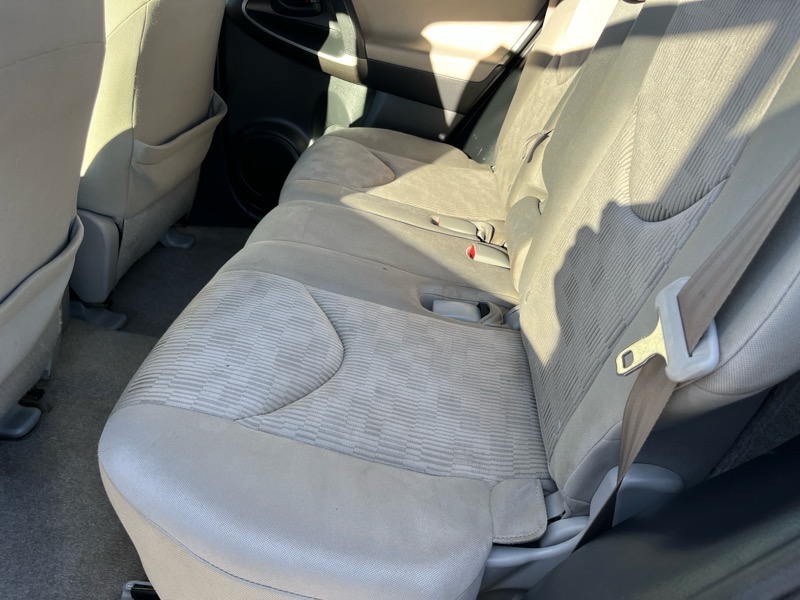 Toyota RAV4 Base I4 2WD 2010