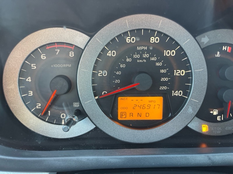 Toyota RAV4 Base I4 2WD 2010