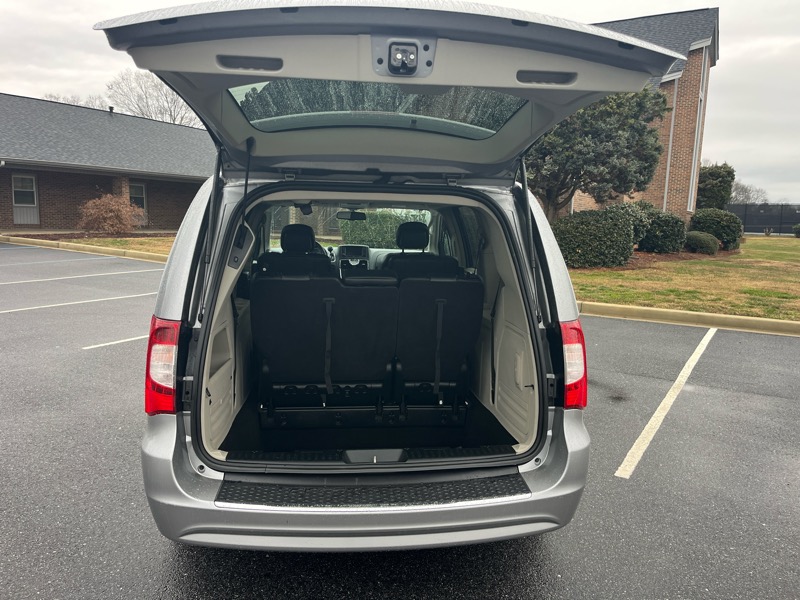 Chrysler Town and Country LX FWD 2013